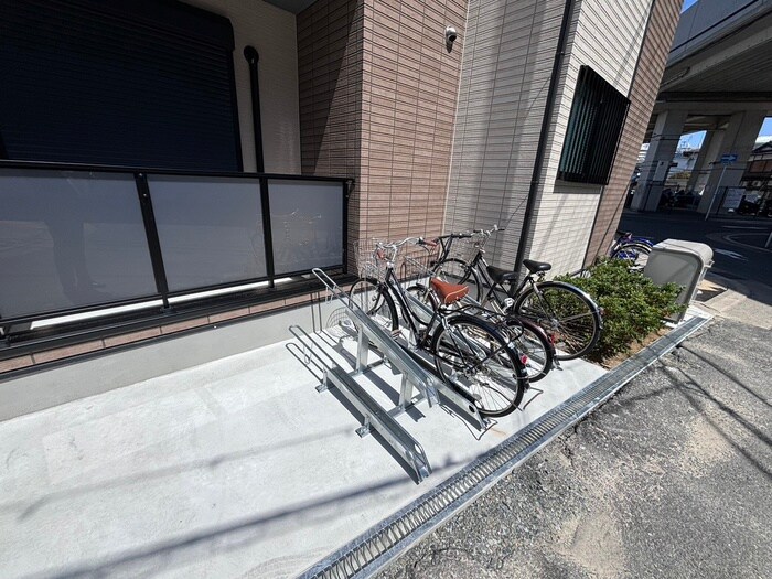 物件外観写真4　(駐輪場)