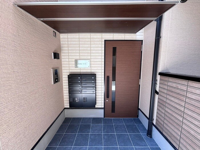 物件外観写真6　(エントランス部分)