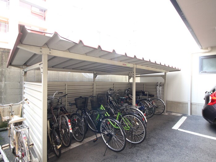 物件外観写真4　(駐輪場)