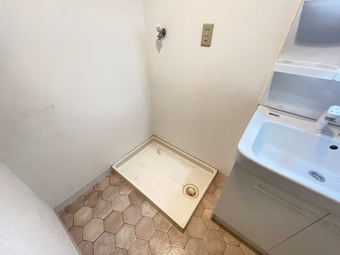 物件内観写真13　(洗濯機置場)