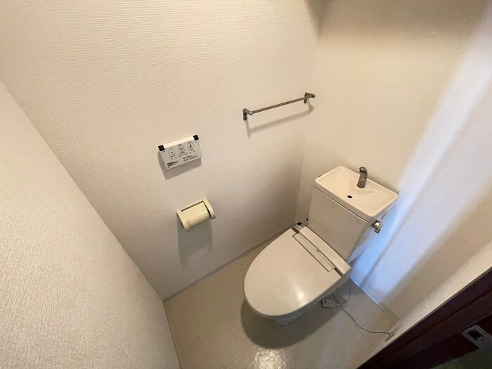 物件内観写真14　(トイレ)