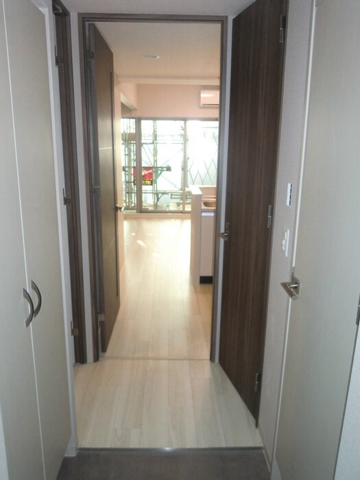 物件内観写真15　(玄関)