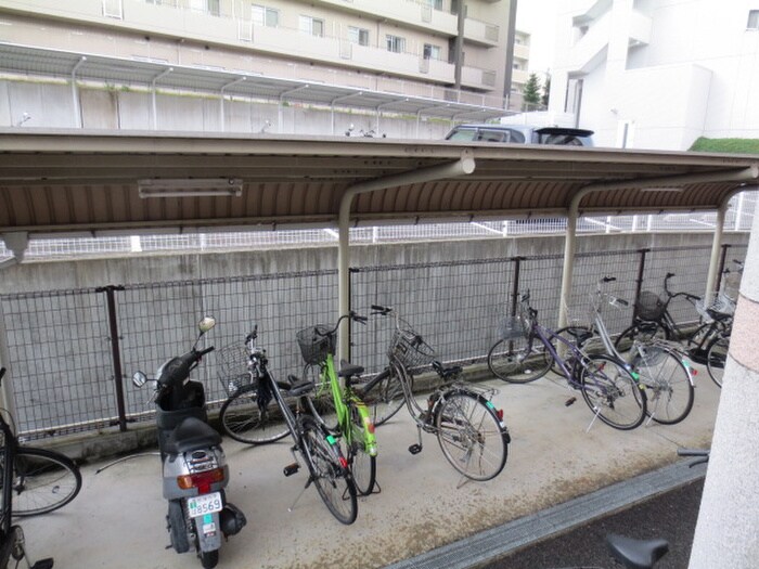 物件外観写真3　(駐輪場)