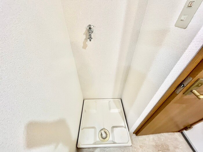 物件内観写真13　(洗濯機置場)