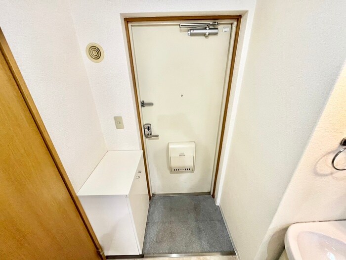 物件内観写真14　(玄関)