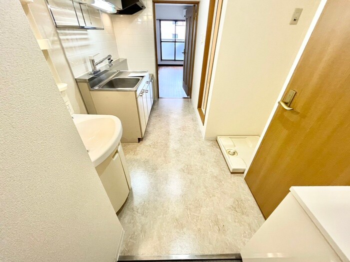 物件内観写真16　(廊下)