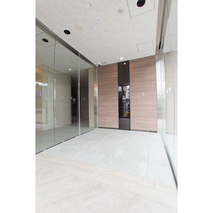 物件外観写真2　(エントランス部分)