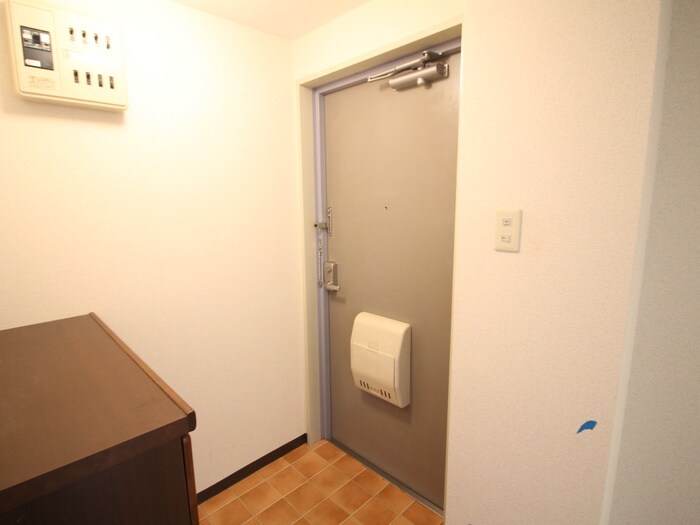 物件内観写真16　(玄関)