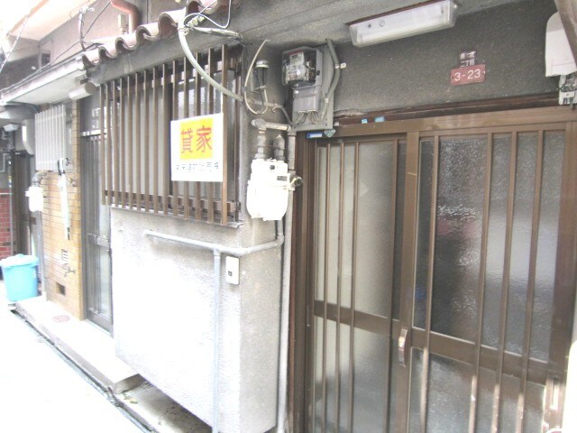 物件外観写真1　(エントランス部分)