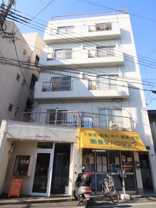 物件外観写真2　(エントランス部分)