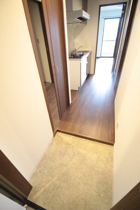 物件内観写真7　(玄関)