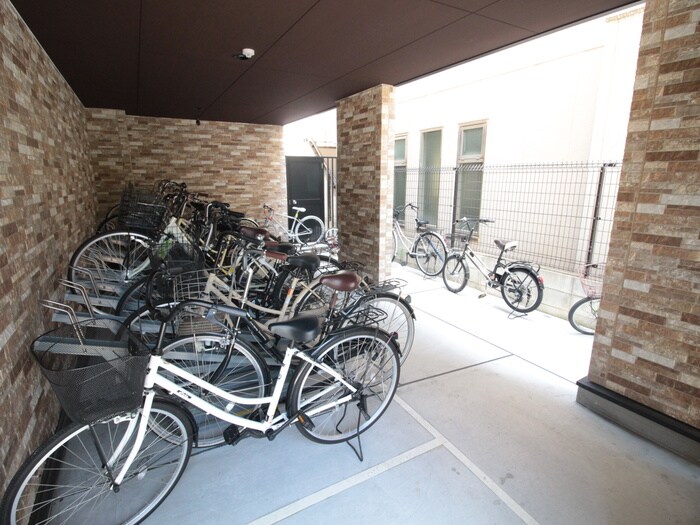 物件外観写真3　(駐輪場)