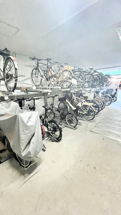 物件外観写真5　(駐輪場)