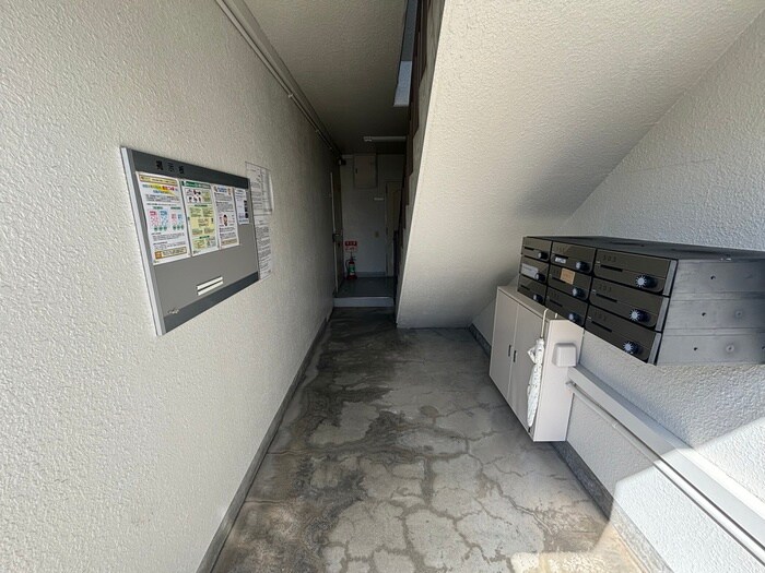 物件外観写真4　(エントランス部分)