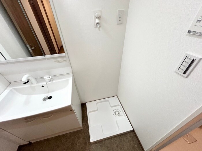 物件内観写真18　(洗濯機置場)