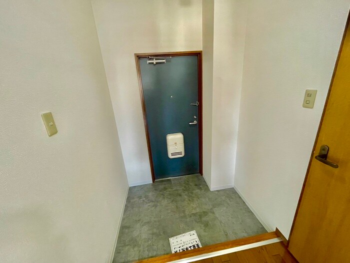 物件内観写真13　(玄関)