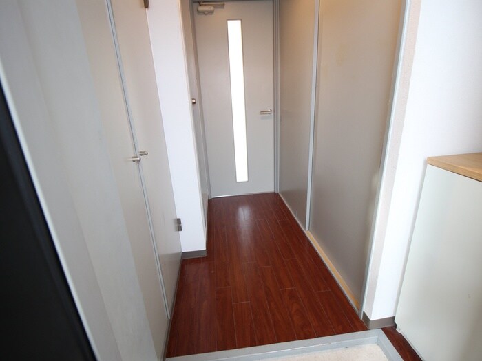 物件内観写真5　(玄関)