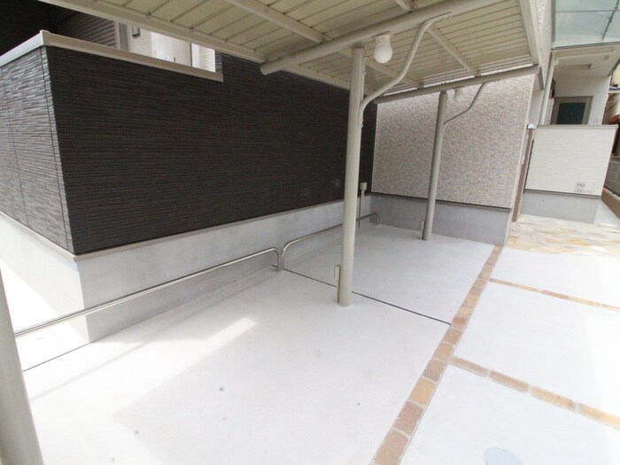 物件外観写真5　(駐輪場)