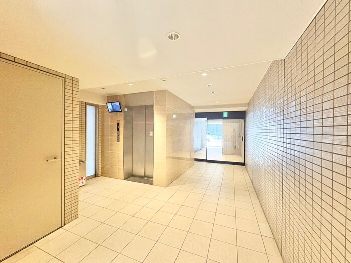 物件外観写真4　(エントランス部分)