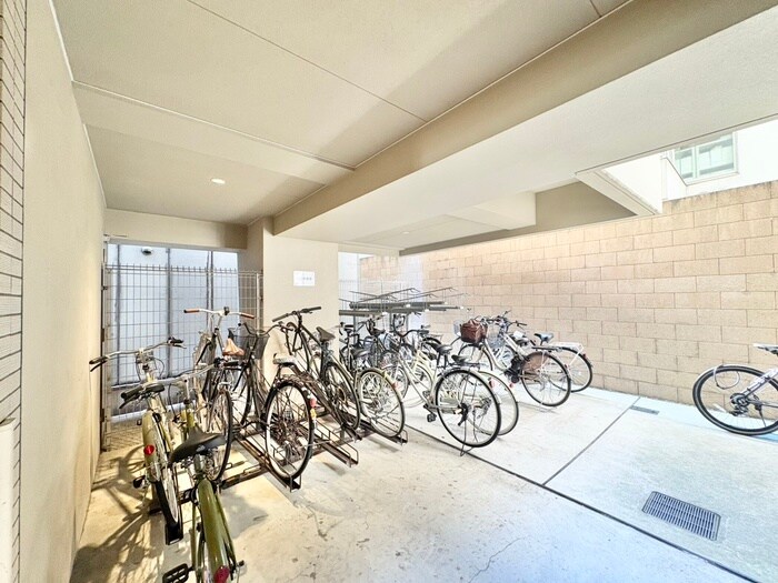 物件外観写真5　(駐輪場)
