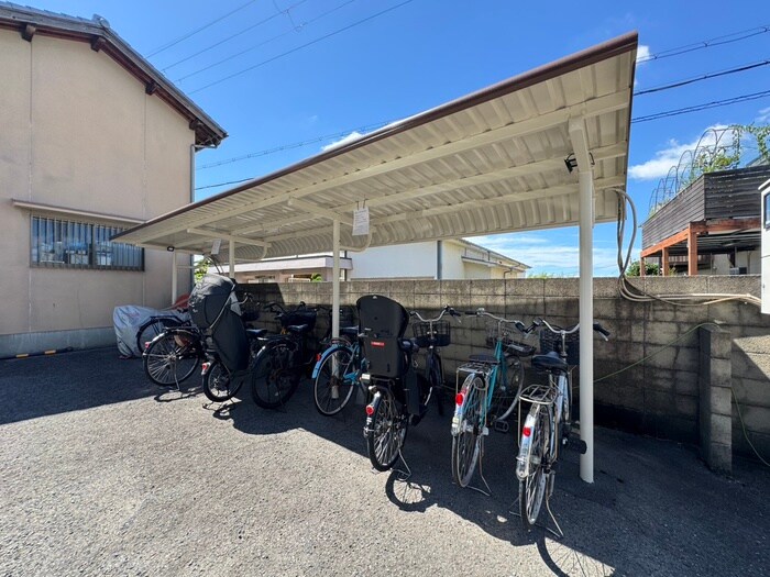 物件外観写真2　(駐輪場)
