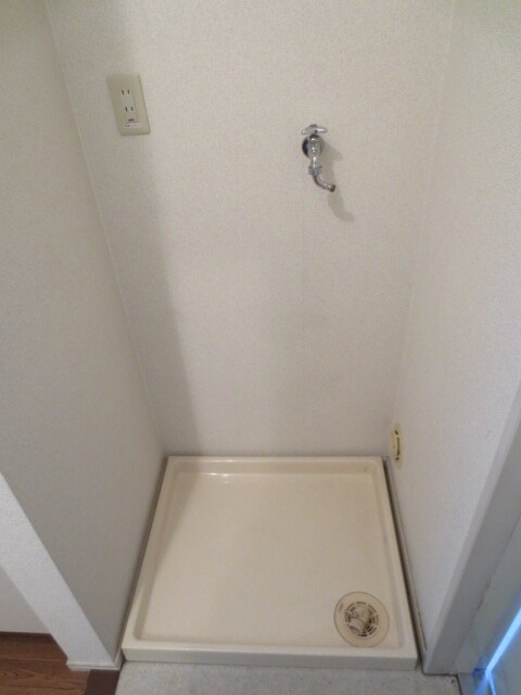 物件内観写真11　(洗濯機置場)