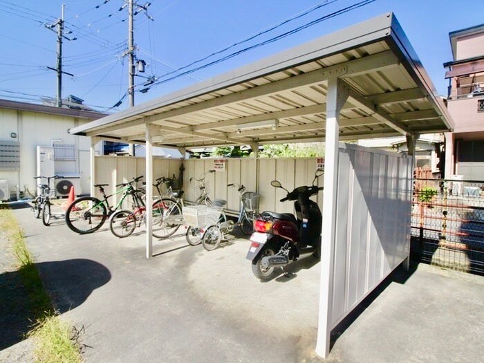 物件外観写真5　(駐輪場)