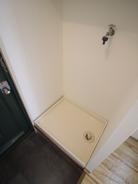 物件内観写真13　(洗濯機置場)