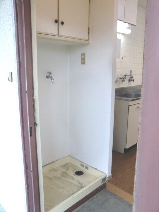 物件内観写真14　(洗濯機置場)