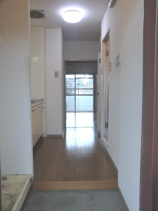 物件内観写真16　(玄関)