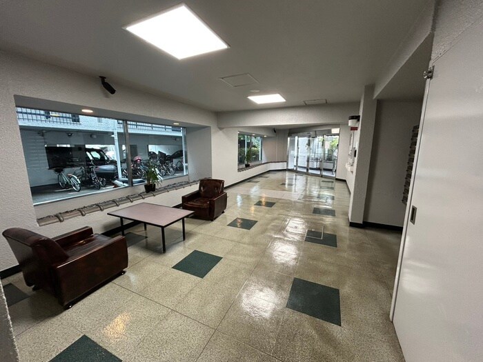 物件外観写真4　(エントランス部分)