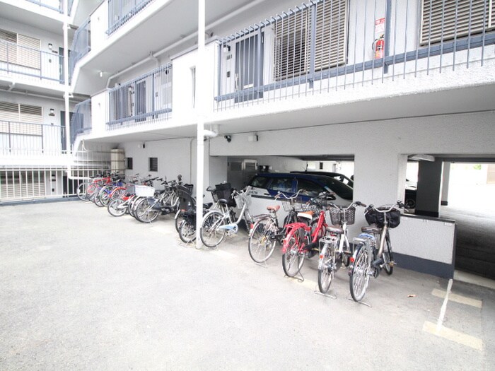 物件外観写真5　(駐輪場)