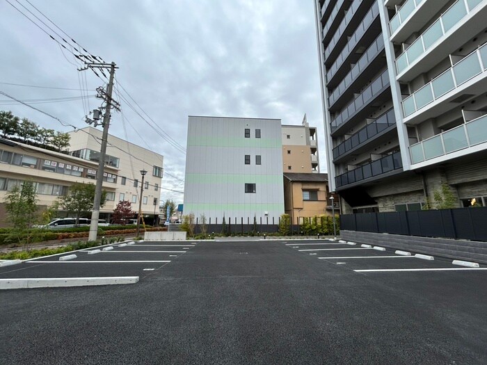 物件外観写真3　(駐車場)