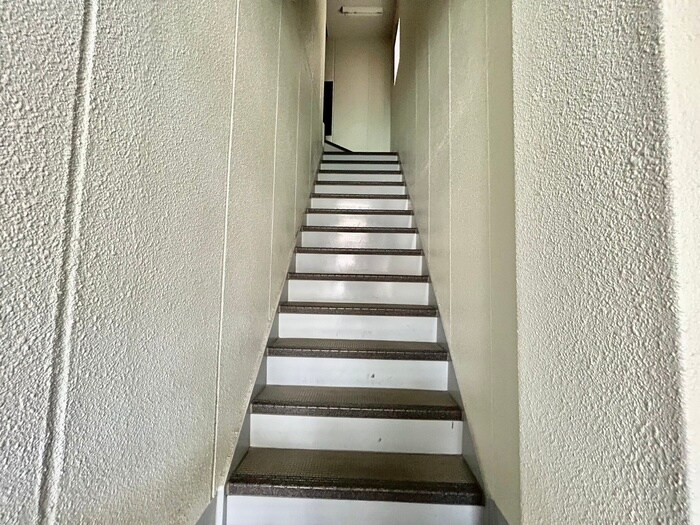 物件外観写真6　(エントランス部分)