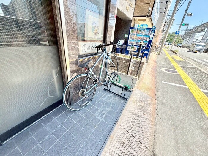 物件外観写真5　(駐輪場)