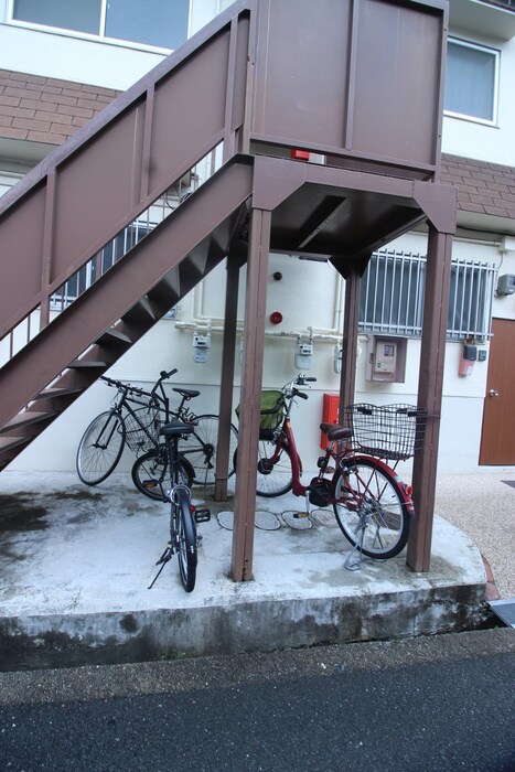 物件外観写真4　(駐輪場)