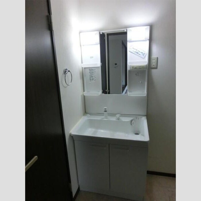 物件内観写真8　(洗面)