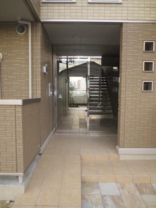 物件外観写真4　(エントランス部分)