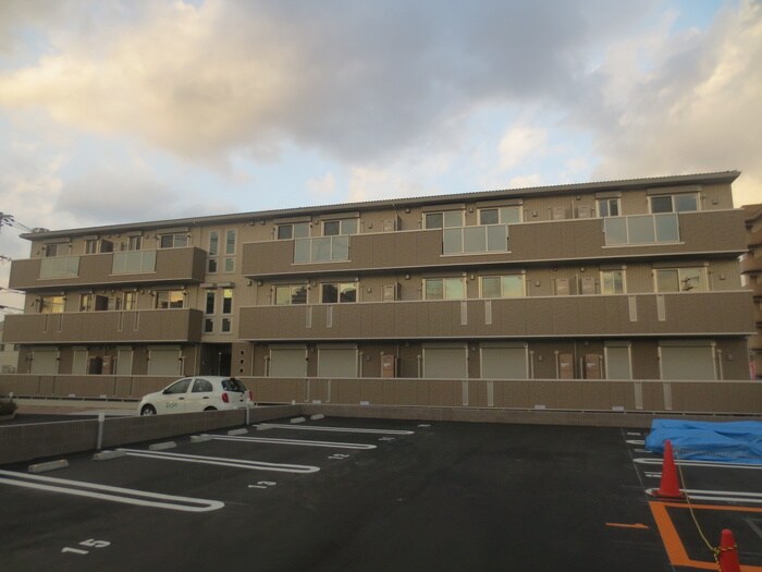 物件外観写真6　(駐車場)