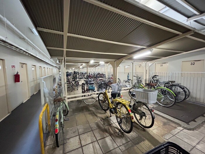 物件外観写真2　(駐輪場)