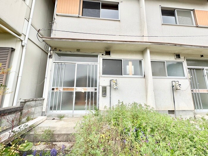 物件外観写真5　(エントランス部分)