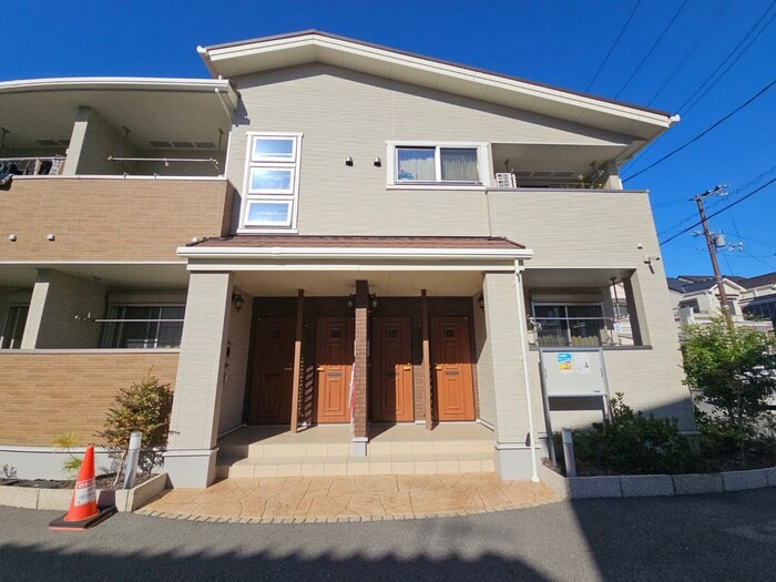 物件外観写真5　(エントランス部分)