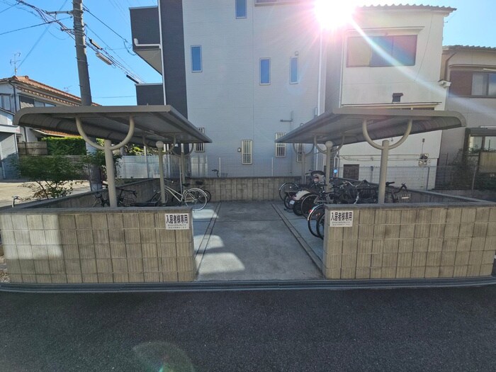 物件外観写真6　(駐輪場)