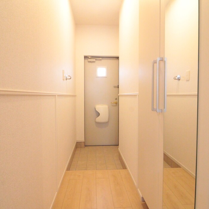 物件内観写真14　(玄関)