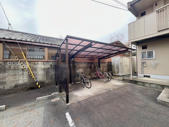 物件外観写真2　(駐輪場)