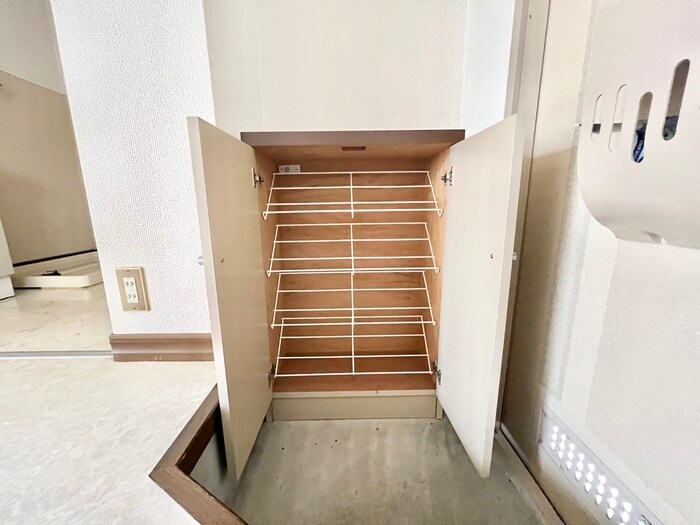 物件内観写真16　(靴箱)
