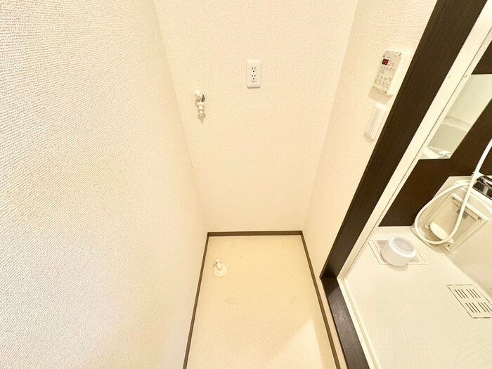 物件内観写真12　(洗濯機置場)