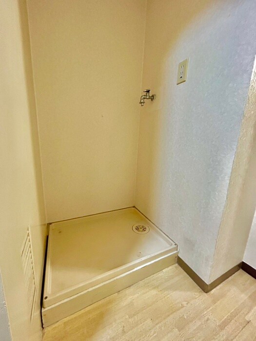 物件内観写真12　(洗濯機置場)