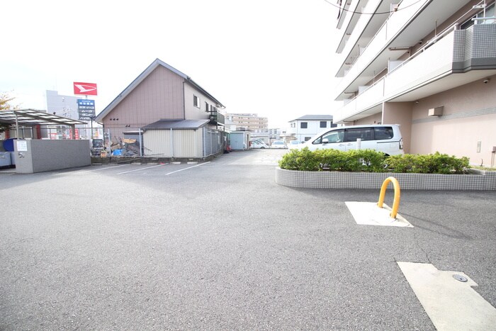 物件外観写真3　(駐車場)