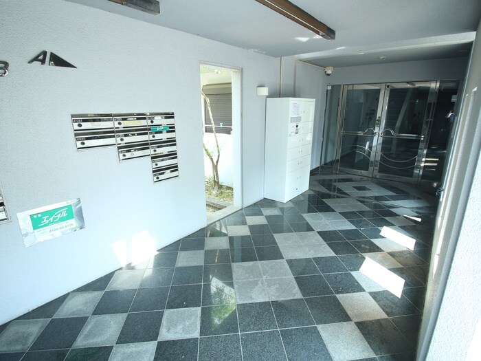 物件外観写真3　(エントランス部分)